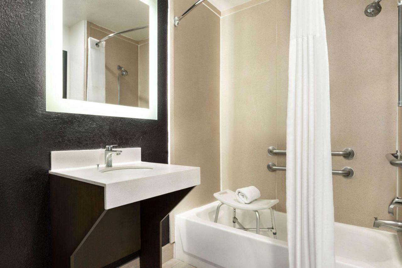 La Quinta By Wyndham Victorville 3*